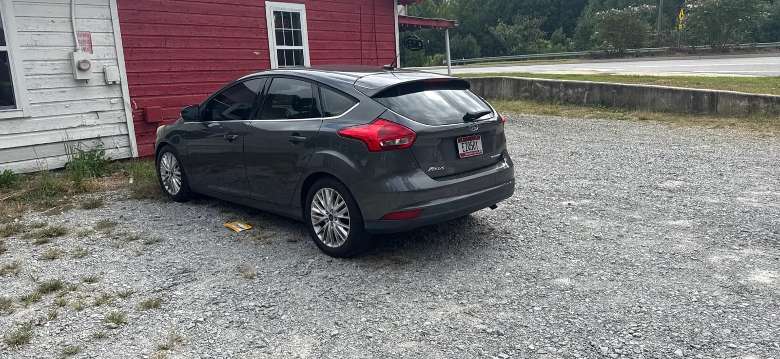 2017 Ford Focus Hatchback Gray 5-Door - photo 3