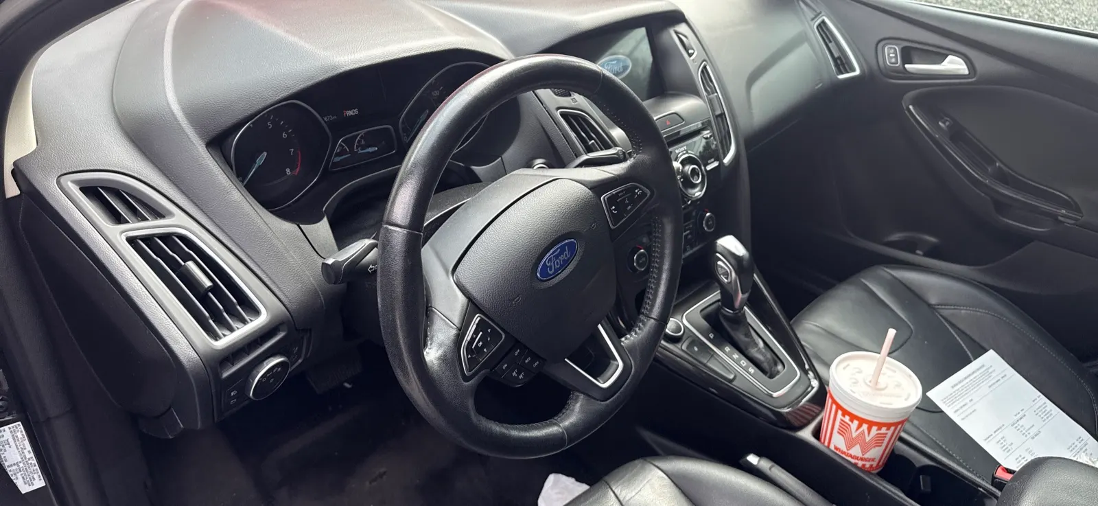 2017 Ford Focus Hatchback Gray 5-Door - photo 5