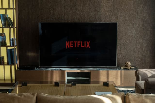 55 inch 4K smart TV with wall bracket