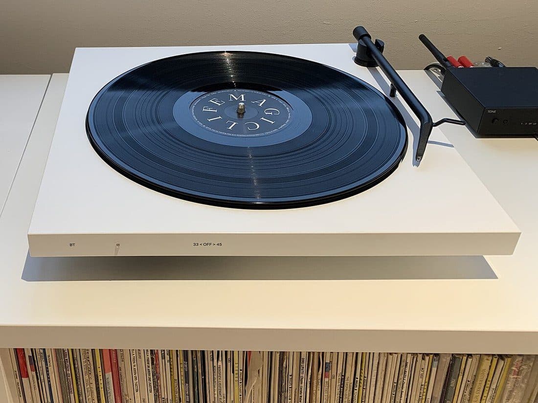 Minimal white turntable with Bluetooth