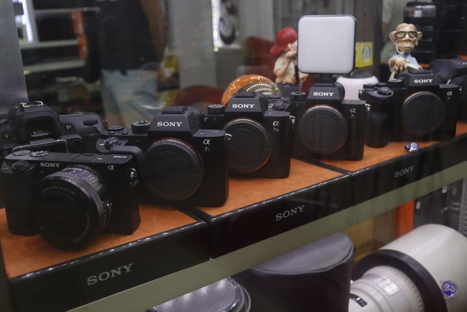 Canon EOS R6 + RF 24-105mm Lens - photo 3