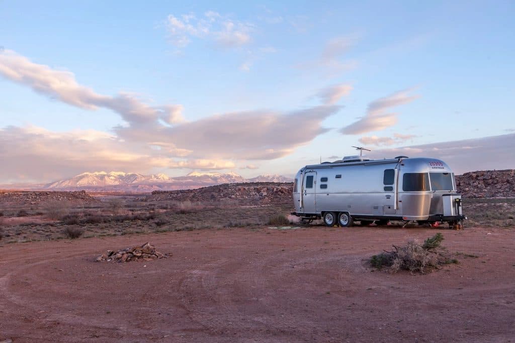 Travel trailer, sleeps 6 - photo 2