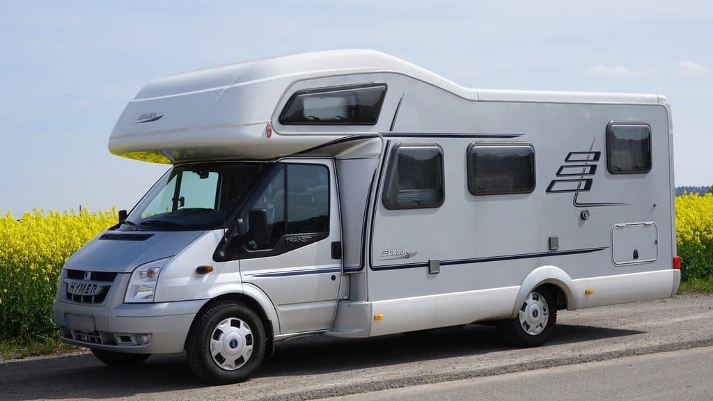 Class C motorhome - photo 2
