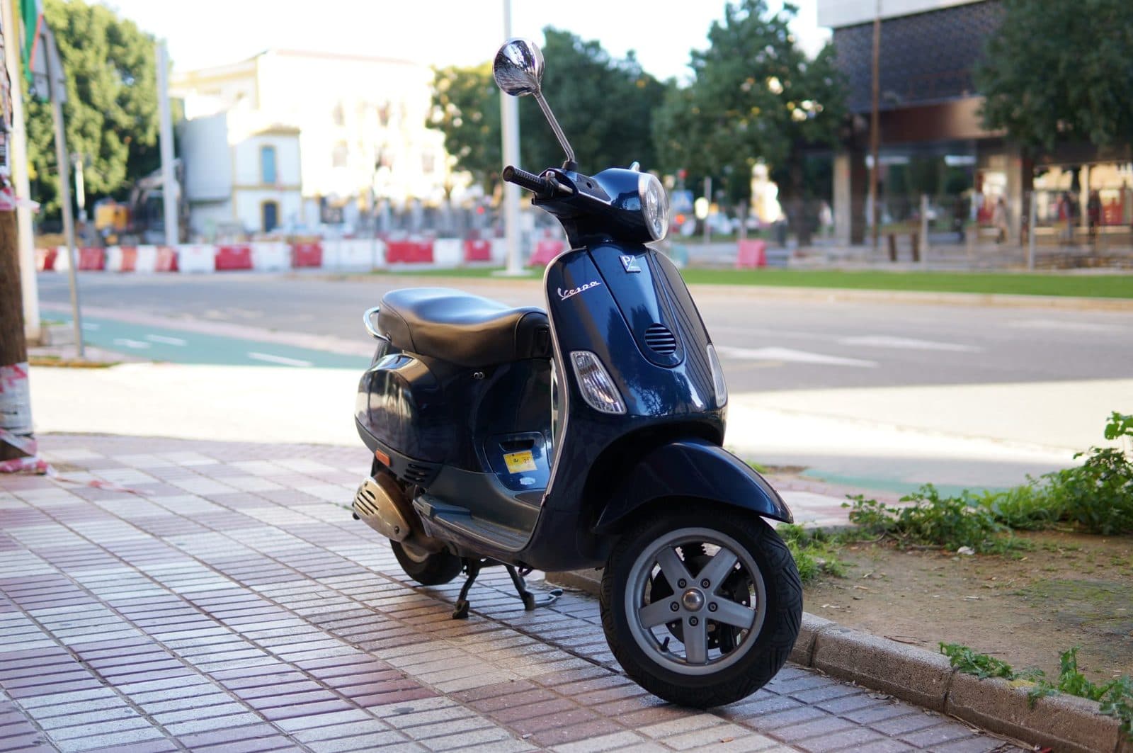 Vespa-style scooter, 150cc